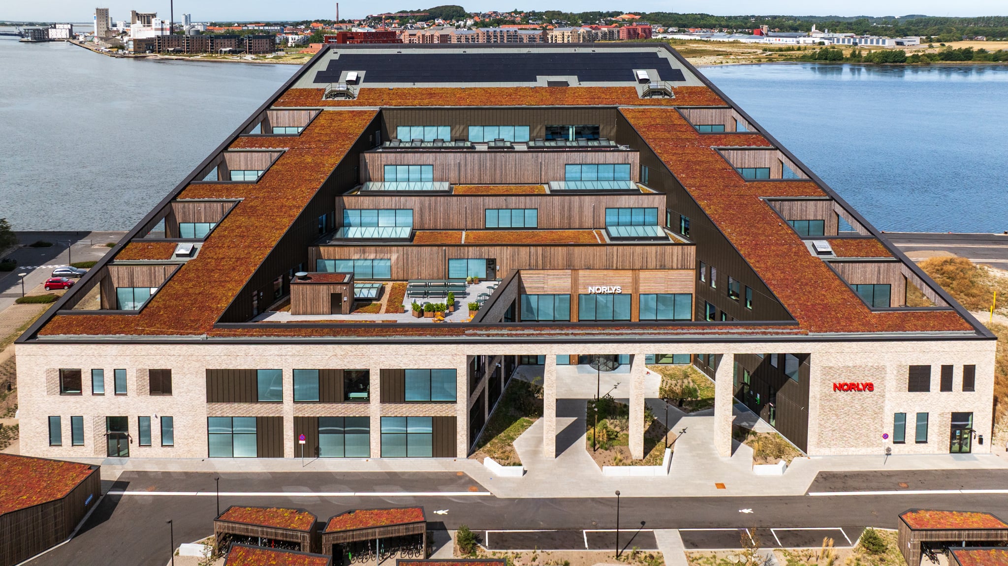 For Sweco arkitekter har jeg løst opgaven at lave dronebilleder af Norlys domicil i Aalborg.