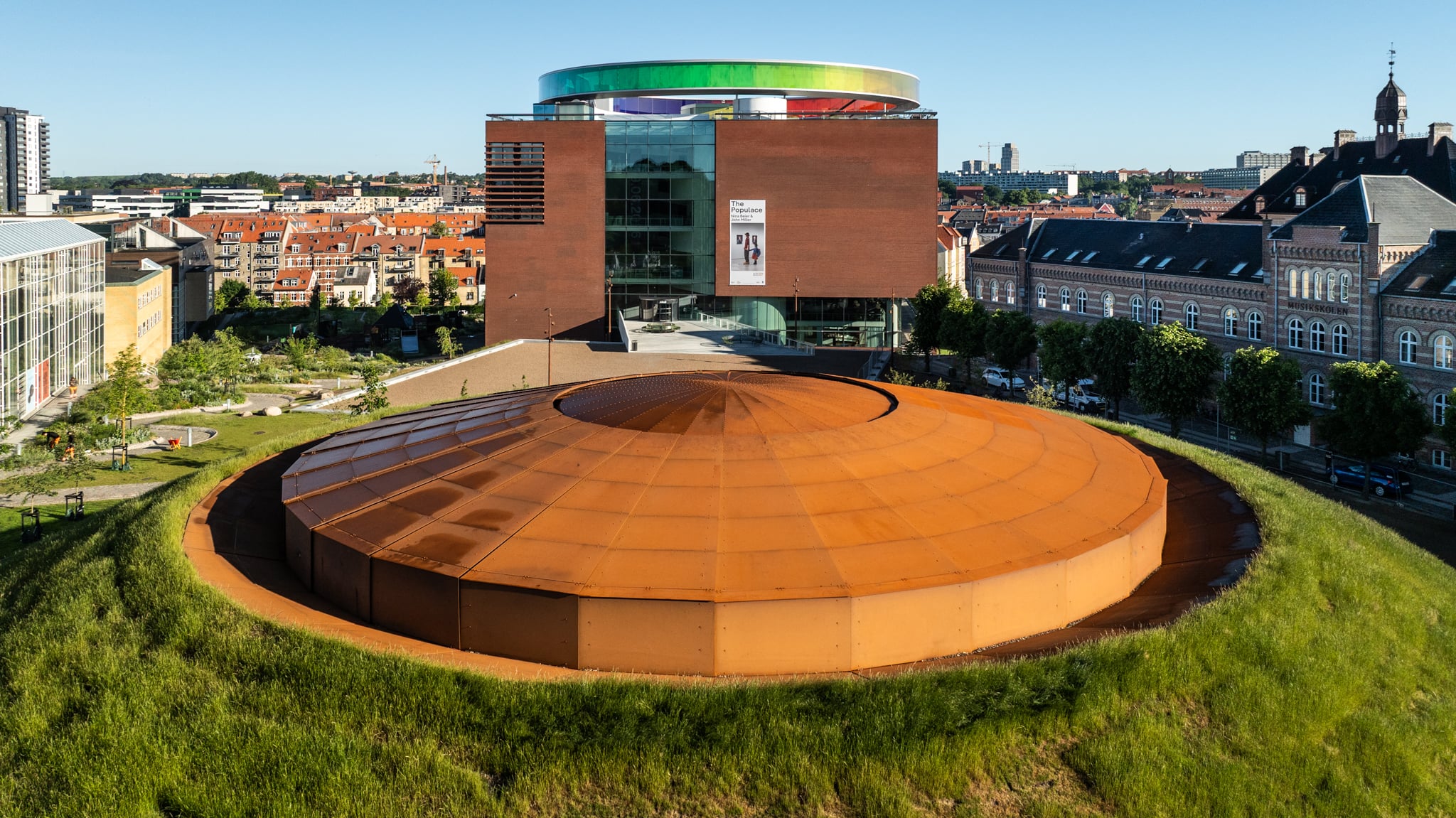 I forbindelse med åbningen af ARoS, James Turrell's, Skyspace - Domen "As Seen Below", stod jeg for drone entreprisen. Her stod jeg kl. 6 om morgenen for at lave de smukke billeder over ARoS og Aarhus. Your Rainbow Panorama af Olafur Eliasson er naturligvis en del af billedet.