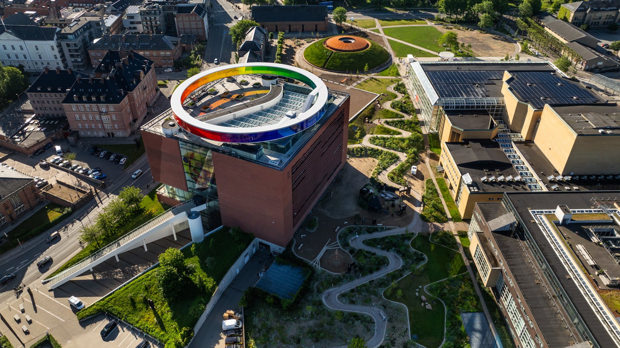 I forbindelse med åbningen af ARoS, James Turrell's, Skyspace - Domen "As Seen Below", stod jeg for drone entreprisen. Her stod jeg kl. 6 om morgenen for at lave de smukke billeder over ARoS og Aarhus. Your Rainbow Panorama af Olafur Eliasson er naturligvis en del af billedet.