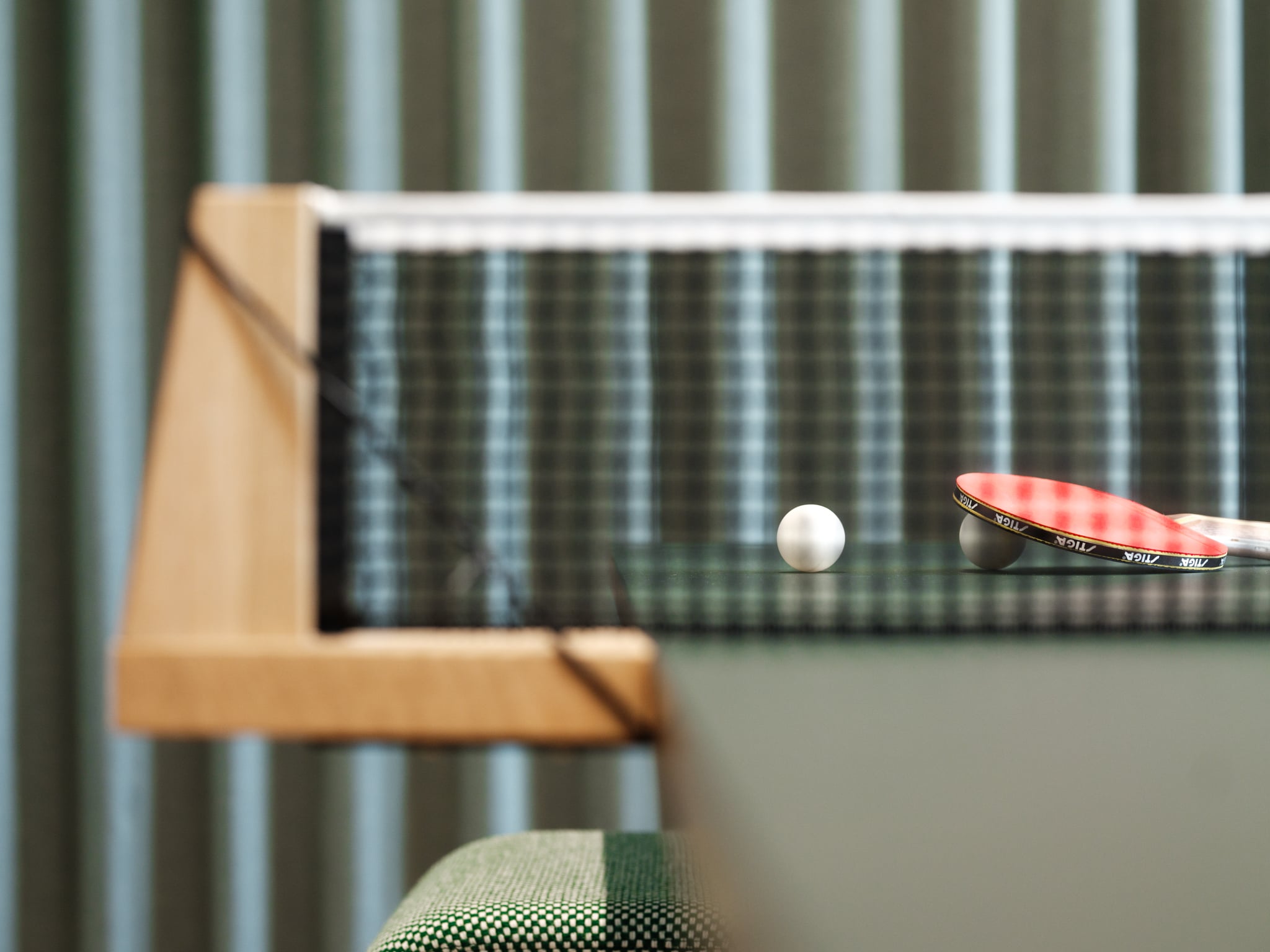 Billedet viser en del af indretningen hos Danske Commodities i Akson, Sydhavnen - udført af AART Arkitekter i Aarhus. Et af lokalerne var estetisk indrettet med bordtennisbord.